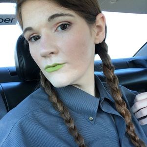 Meet your Posher, Cassandra